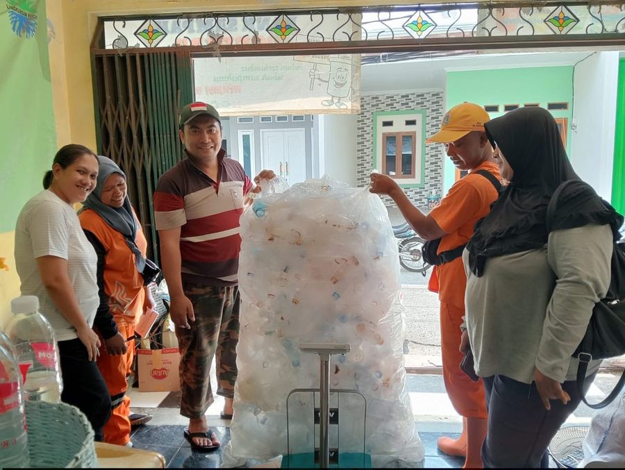 Hasil daur ulang sampah anorganik siap kirim